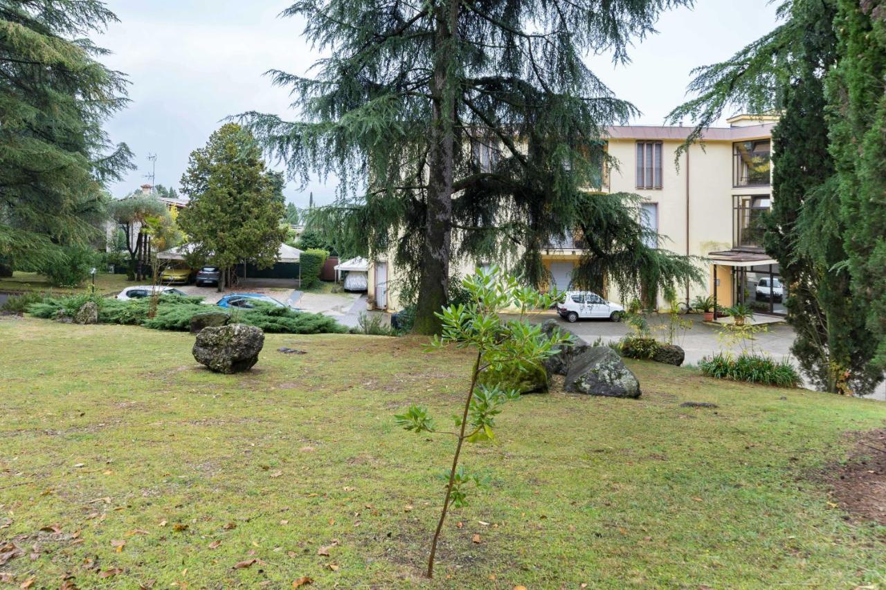 Residenza Al Vittoriale - By Host4U Lägenhet Gardone Riviera Exteriör bild